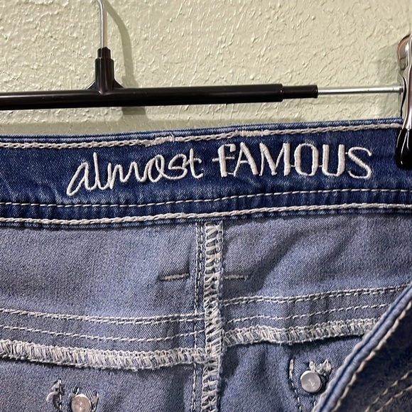 Almost Famous Jean Shorts Size 9 - Picture 3 of 4